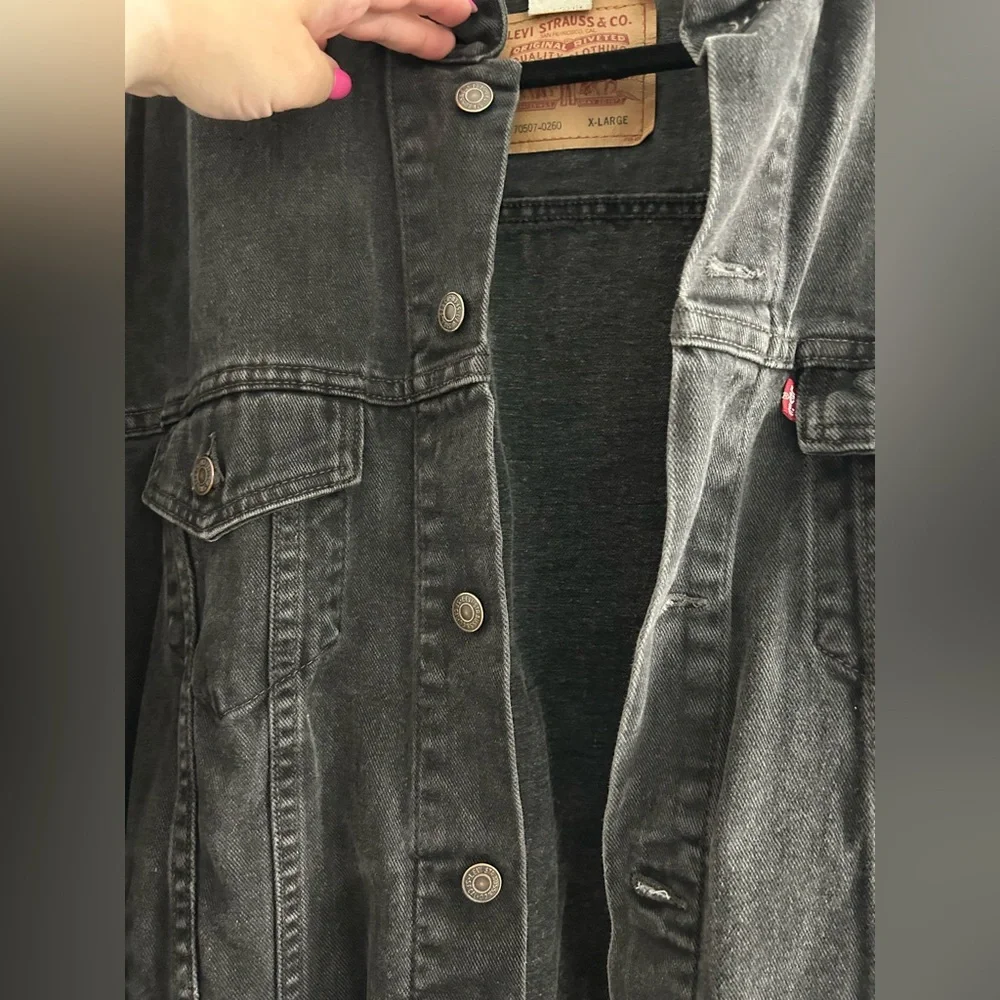 SOLD DO NOT BUY Levi’s washed black trucker jean jacket - Picture 4 of 8